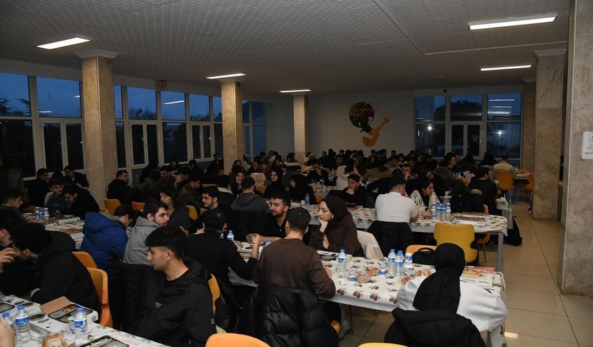 KTÜ yemekhanesinde iftar tartışması!