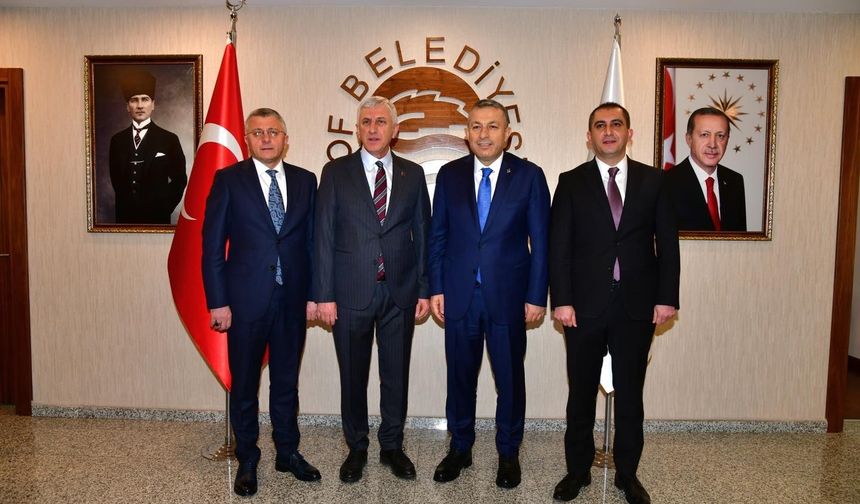 Vali Şahin, Of Belediyesini Ziyaret Etti ve Muhtarlarla Toplantı Yaptı