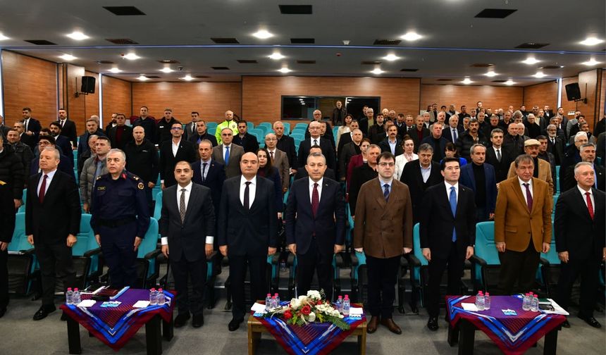 Vali Şahin Muhtarlarla Bir Araya Geldi