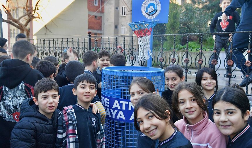 ORTAHİSAR BELEDİYESİ’NDEN GERİ DÖNÜŞÜMÜ SEVDİREN UYGULAMA ‘YERE ATMA, POTAYA AT’ PROJESİYLE ÇOCUKLARA GERİ DÖNÜŞÜM BİLİN