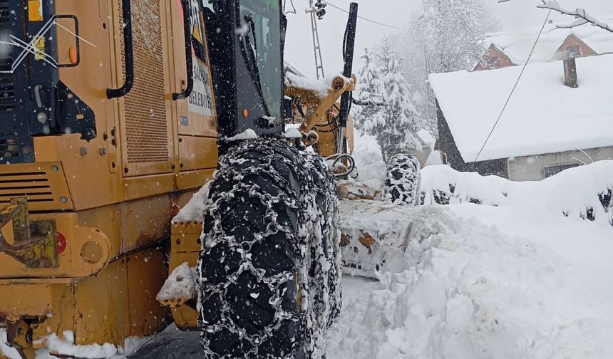 ŞALPAZARI’NDA KARLA MÜCADELE ARALIKSIZ SÜRÜYOR