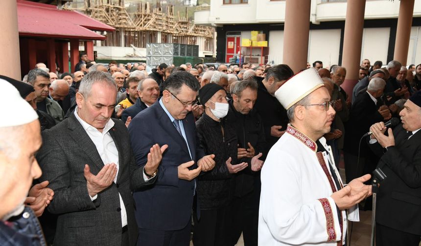 Başkan Genç Zabıta Daire Başkanı Erdoğan Sadıkları Acı Gününde Yalnız Bırakmadı