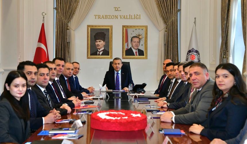 Trabzon Valisi Tahir Şahin, Mülki İdare Amirleriyle Toplantı Yaptı