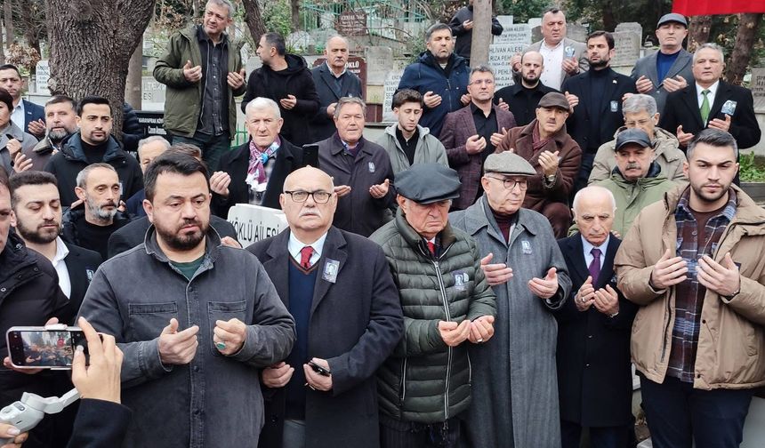 Trabzonlu Efsane Bakan Adnan Kahveci, vefatının 33. yılında kabri başında anıldı