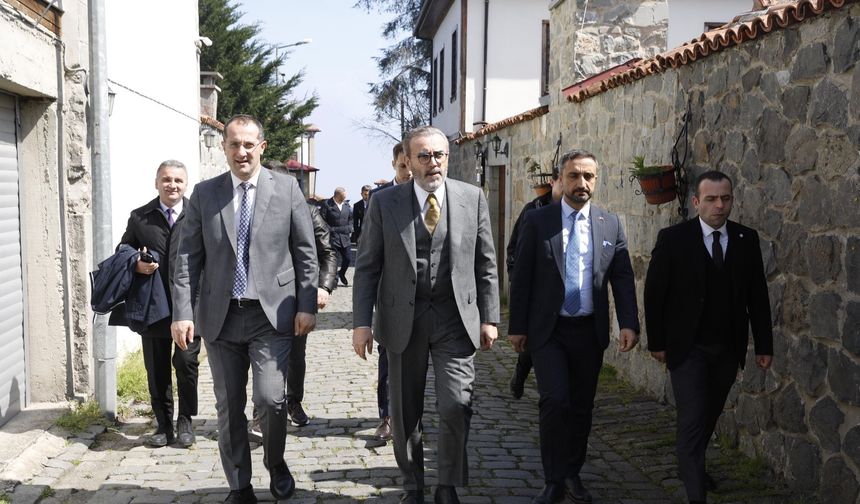 BAŞKAN EKİM, MAHİR ÜNAL’I TARİHİ ORTAMAHALLE’DE AĞIRLADI