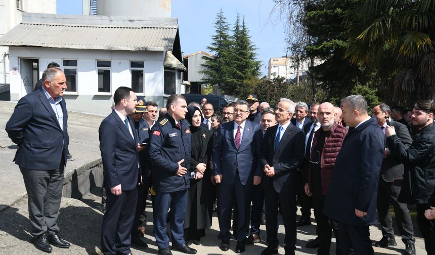 BAKAN URALOĞLU VE BAŞKAN GENÇ’TEN YANAN FABRİKAYA ZİYARET
