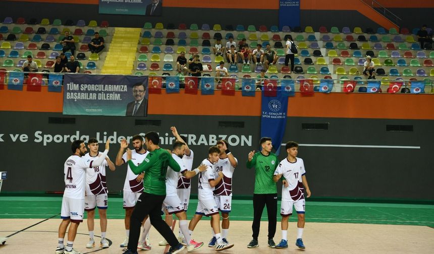 BÜYÜKŞEHİR HENTBOL TAKIMI FARKA GİTTİ