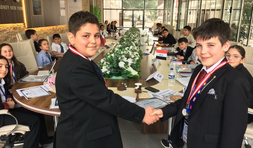 TRABZON’DA ÖRNEK ETKİNLİK: ÖĞRENCİLER DÜNYA SORUNLARINA ÇÖZÜM ARADI