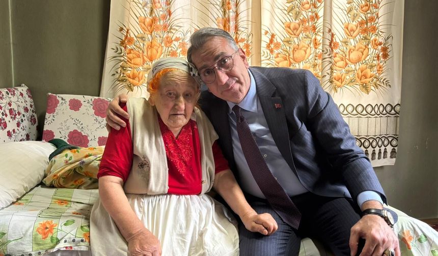 Asırlık Çınara Belediye Başkanından Anlamlı Jest