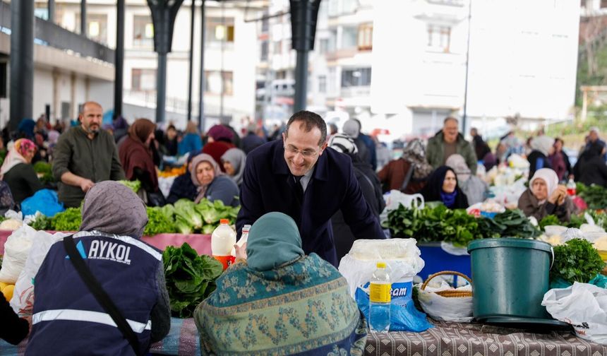 Başkan Ekim Salı Kadınlar Pazarı’nı Ziyaret Etti