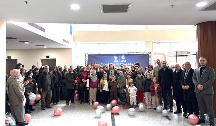 AK Parti’den Yetim Çocukların Yüzünü Güldüren Anlamlı Yardım