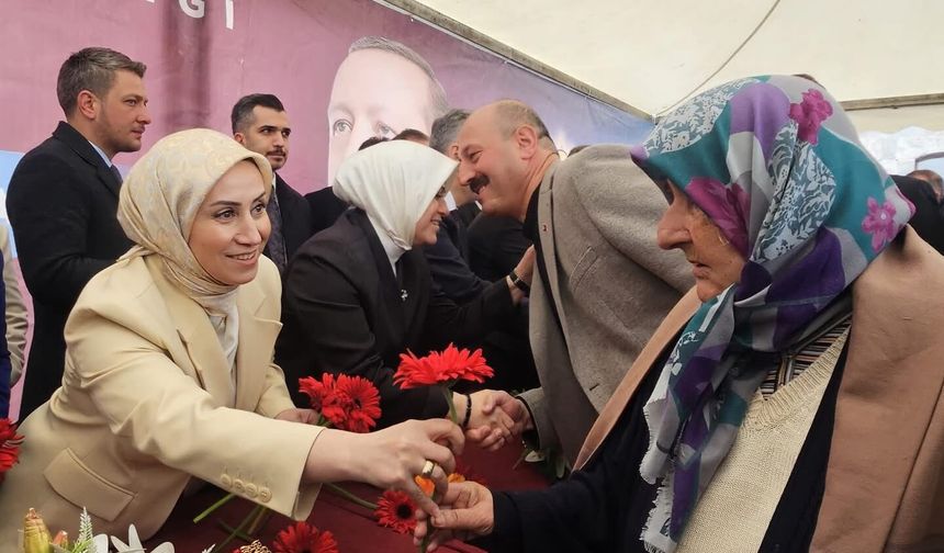 AK Kadınlar Trabzon yine ilk sırada yerini aldı .,