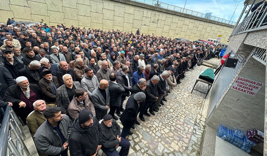 Motorsiklet Kazasında Hayatını Kaybeden Selahattin Demir Gözyaşları Arasında Toprağa Verildi
