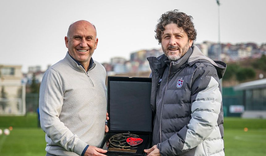 Teknik Direktör Fatih Tekke’ye TFF Sosyal Sorumluluk Ödülü