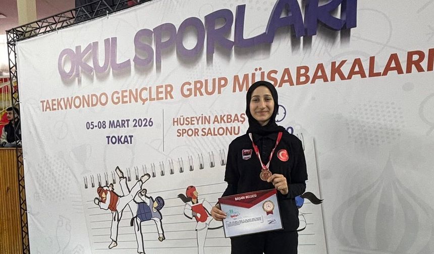 Elif Ecrin Terzioğlu Okulsporları Taekkwondo Yarışmasında Türkiye 3.Oldu