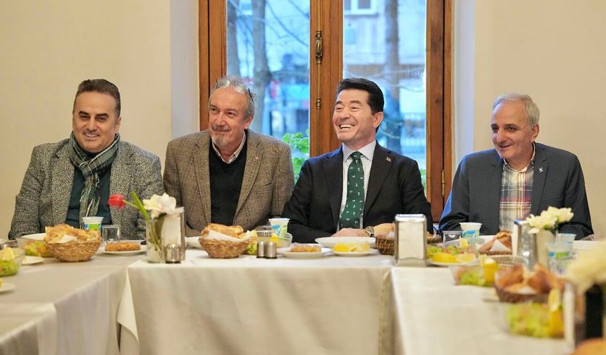 BAŞKAN KAYA, TRABZON SANATEVİ’NİN İFTARINA KATILARAK YENİ YÖNETİMİ TEBRİK ETTİ