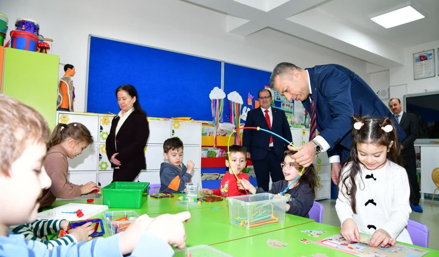 Vali Şahin Minik Adımlar Anaokulu’nu Ziyaret Etti
