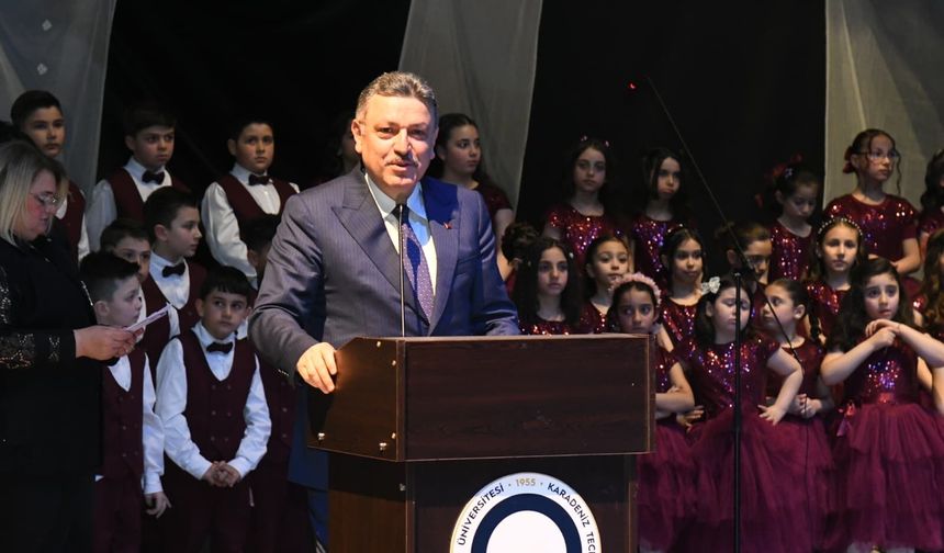 KOCA YÜREKLİ MİNİKLERE BAŞKAN GENÇ’TEN ALKIŞ