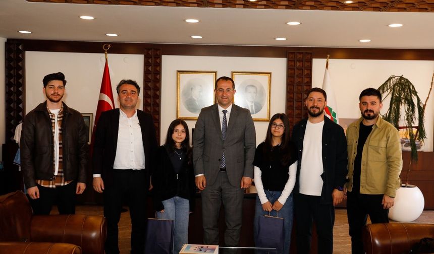 Başkan Ekim, Ortamahalle’yi Geleceğe Taşıyan Öğrencilerle Bir Araya Geldi