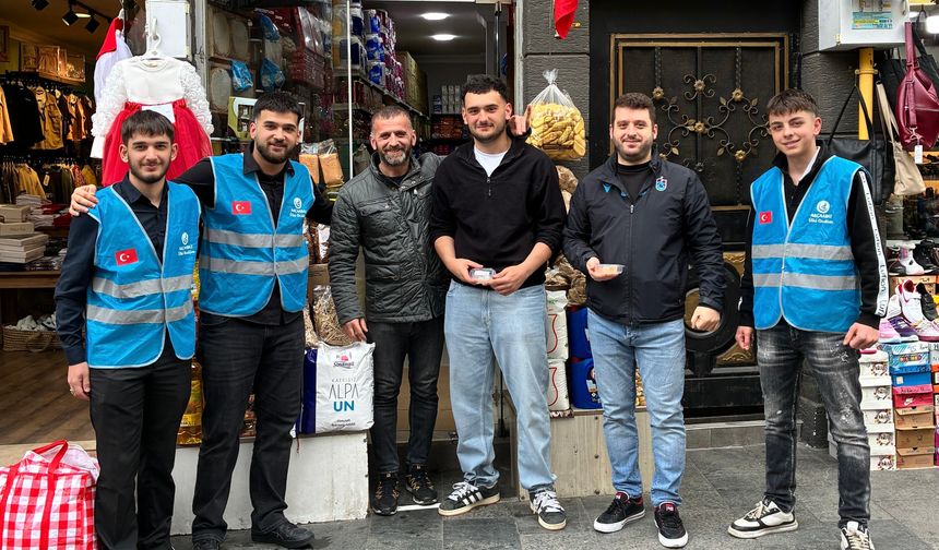 “Başbuğ’a Vefa,Akçaabat’ta Başbuğ Alparslan Türkeş’ Ruhu İçin Lokum Dağıtıldı”