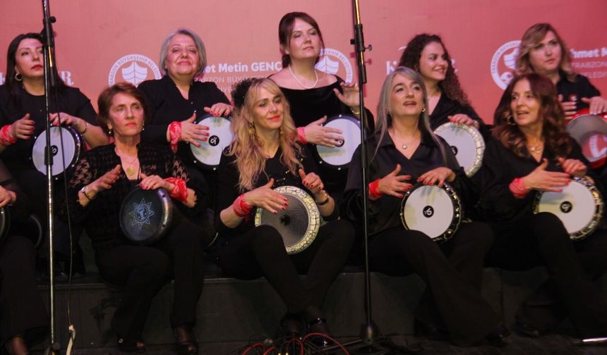 Trabzon’un ilk ritim grubu ses getirdi, ayakta alkışlandı…