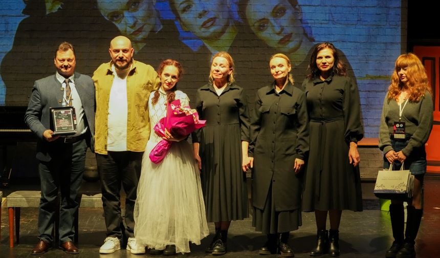 TRABZON’DA TİYATRO FESTİVALİ COŞKUSU SÜRÜYOR