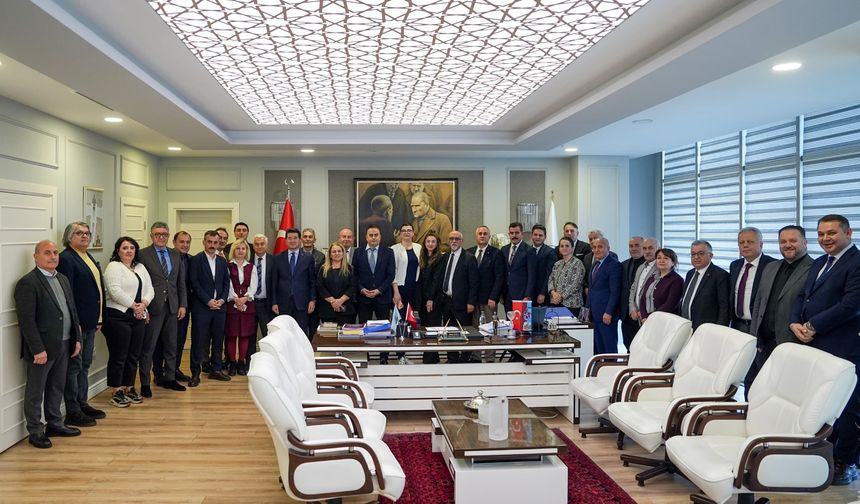 BAŞKAN KAYA’YA DOĞUM GÜNÜ SÜRPRİZİ