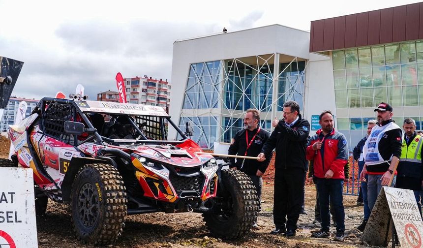 Başkan Genç, adrenalin dolu yarışların heyecanına ortak oldu  TRABZON’DA OFF-ROAD FIRTINASI ESTİ