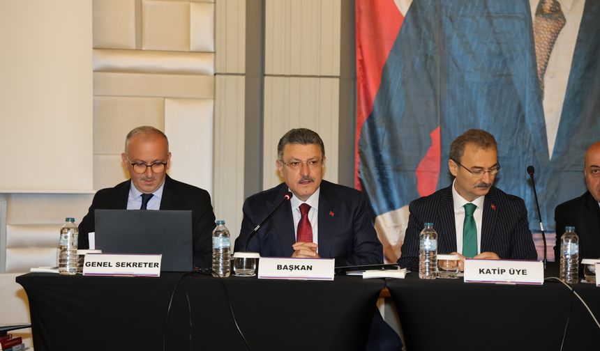 DKBB Meclis Toplantısı’nda konuşan Başkan Genç:  "BELEDİYE KANUNU'NDA DEĞİŞİKLİK ISRARLI TALEBİMİZDİR"