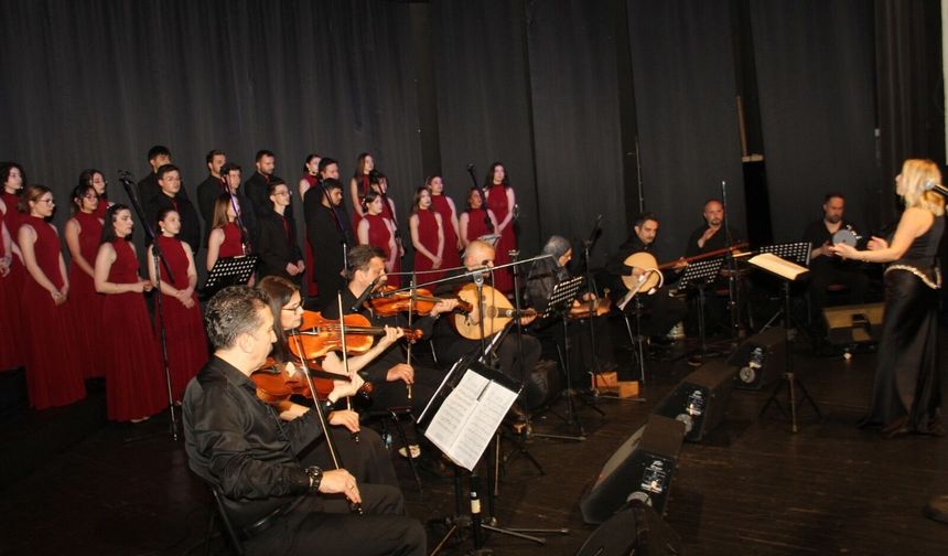TRT Trabzon TSM Gençlik Korosu’ndan Büyüleyici Konser
