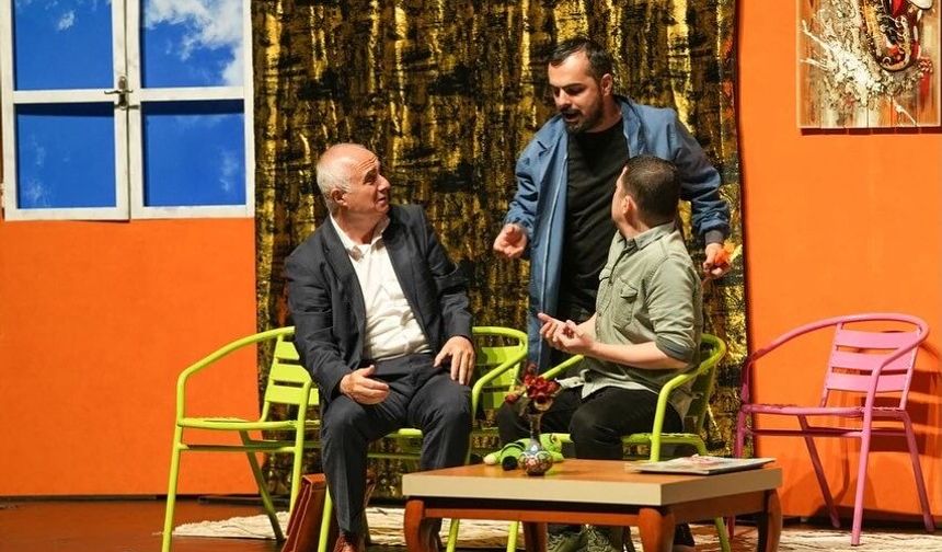 BÜYÜKŞEHİR’İN TİYATRO ŞÖLENİ YOĞUN İLGİYLE DEVAM EDİYOR