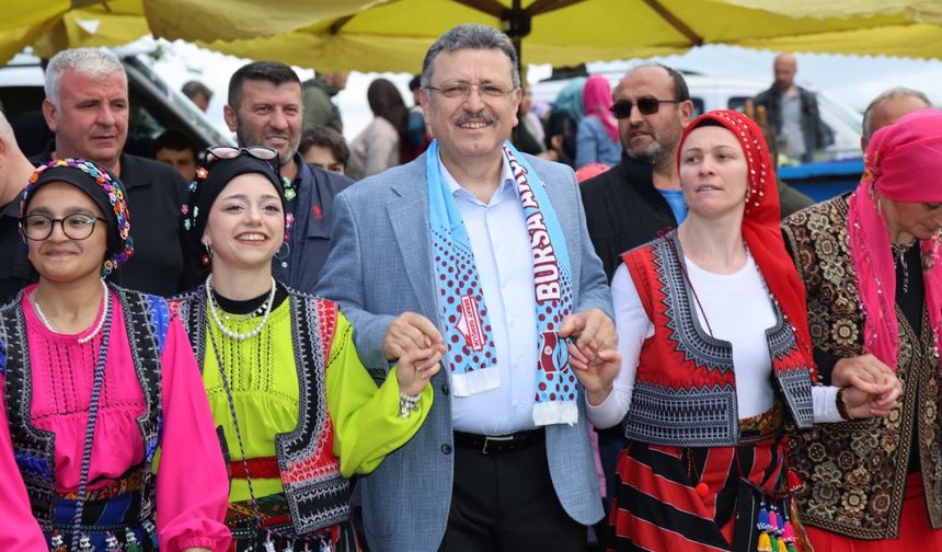 BAŞKAN GENÇ’TEN ŞENLİKTE YOL MÜJDESİ