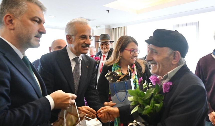 BAKAN URALOĞLU’NDAN ANLAMLI BAYRAM ZİYARETİ