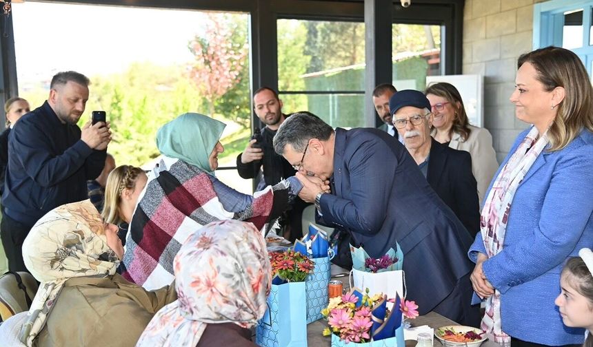 BAŞKAN GENÇ: “ŞEHİT ANNELERİMİZ MİLLETİMİZİN EN KIYMETLİ EMANETLERİDİR”