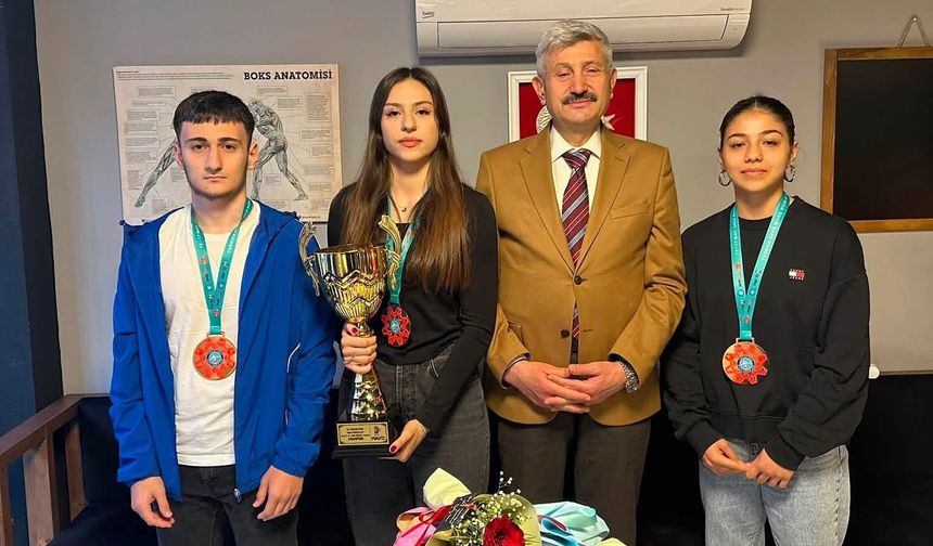 Dünya Şampiyonu Sporculara Araklı’da Coşkulu Karşılama