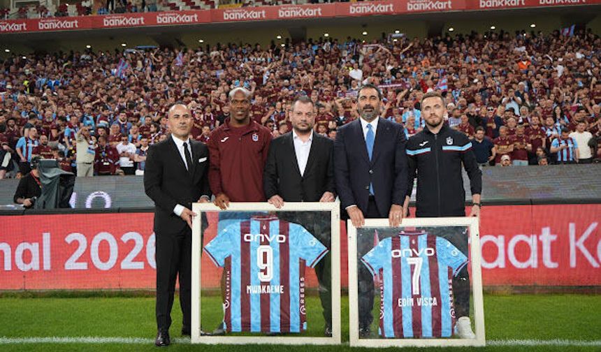 Edin Vişça ve Anthony Nwakaeme'ye teşekkür plaketi