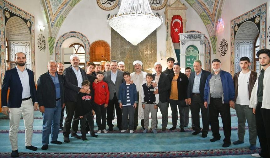 Trabzon Protokolü Bayram Namazını İskenderpaşa ve Hanefi Hatun Camiinde Eda Etti