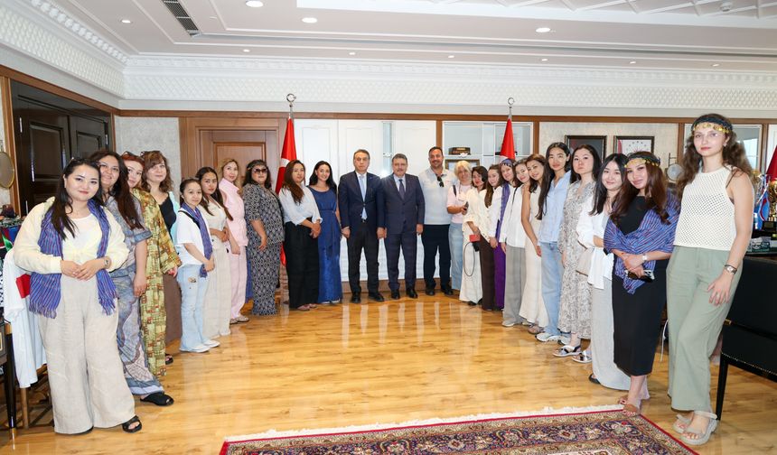 BAŞKAN GENÇ’TEN TÜRK DÜNYASINA TRABZON DAVETİ