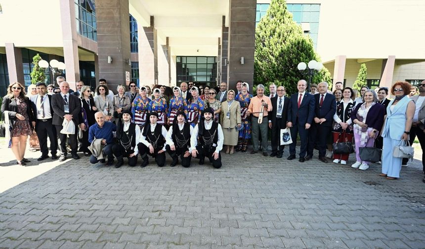 KTÜ’de Düzenlenen “Sağlık Profesyonellerinin Eğitiminde Yapay Zekâ ve Simülasyon” Kongresi Başladı