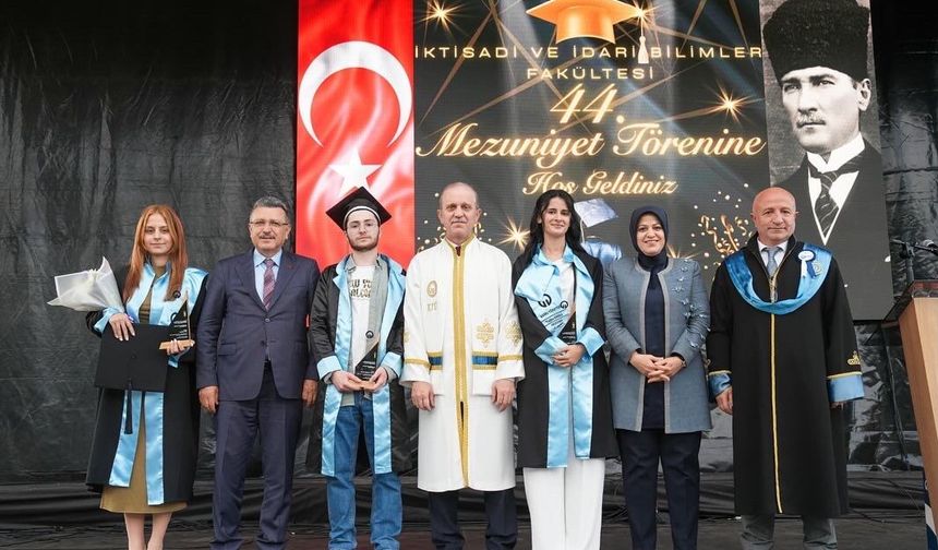Başkan Genç, mezuniyet töreninde öğrencilere seslendi:  “2053 VE 2071 VİZYONUNA GENÇLERİMİZ YÖN VERECEK”