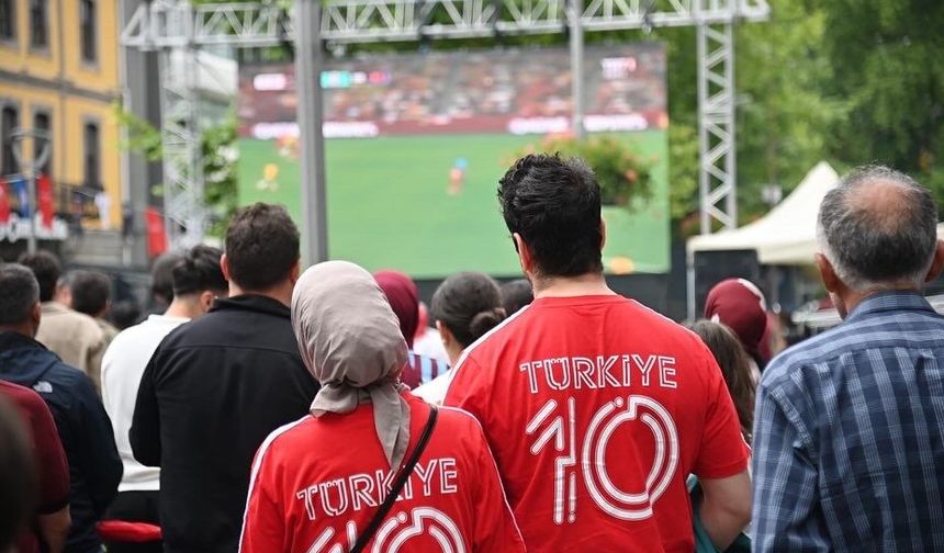 TRABZON, MİLLİ TAKIM İÇİN TEK YÜREK OLDU