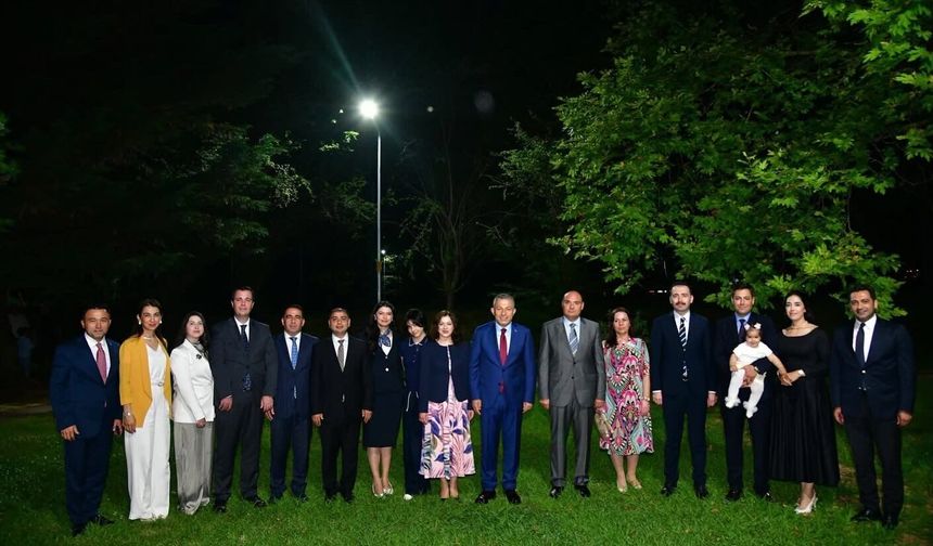 VALİ ŞAHİN’DEN ONURLARINA VEDA YEMEĞİ