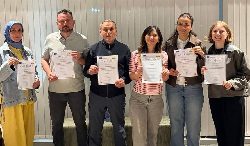 ÇAMLICA İLKOKULU ÖĞRETMENLERİ ERASMUS AKREDİTASYONU KAPSAMINDA AVRUPA'DA