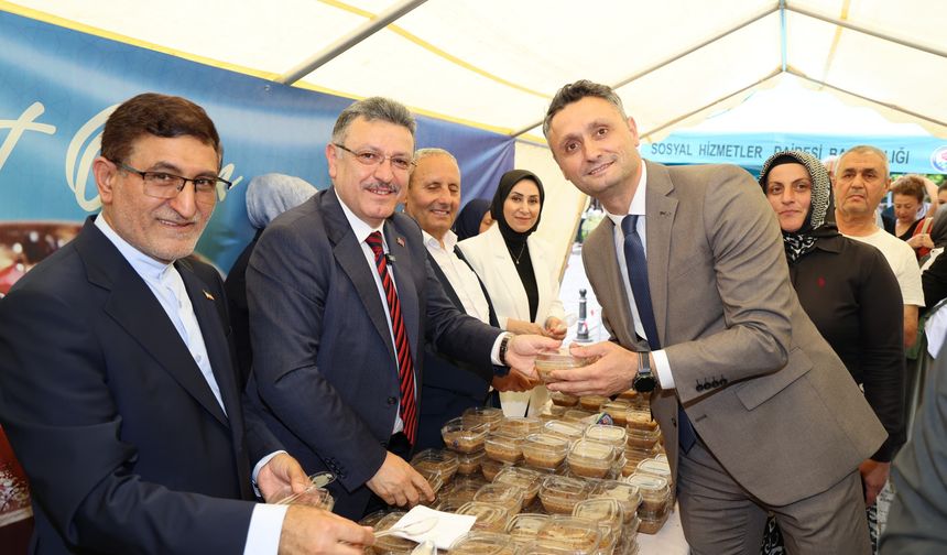 BÜYÜKŞEHİR'DEN 3 BİN KİŞİYE AŞURE İKRAMI