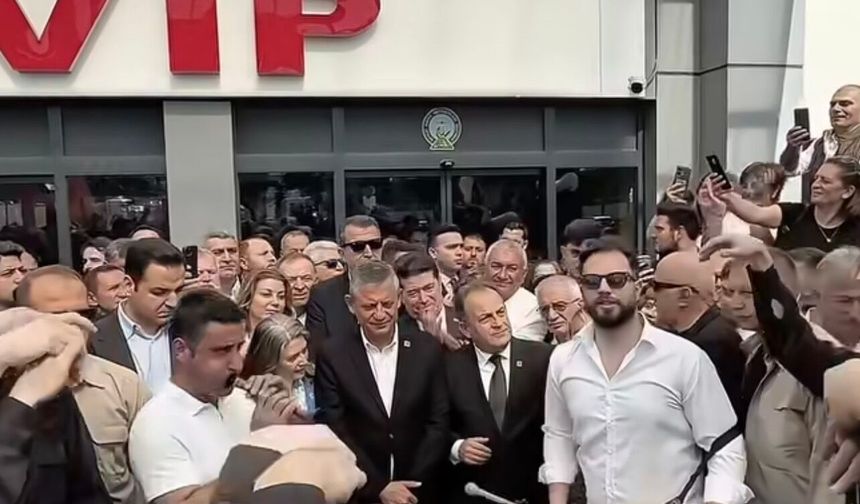 Özgür Özel, Trabzon’dan “vira bismillah” diyerek yürüyüşü başlattı
