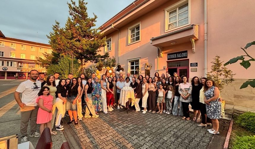 AGS Lisesi Mezunları Geleneksel Pilav Günü'nde Buluştu