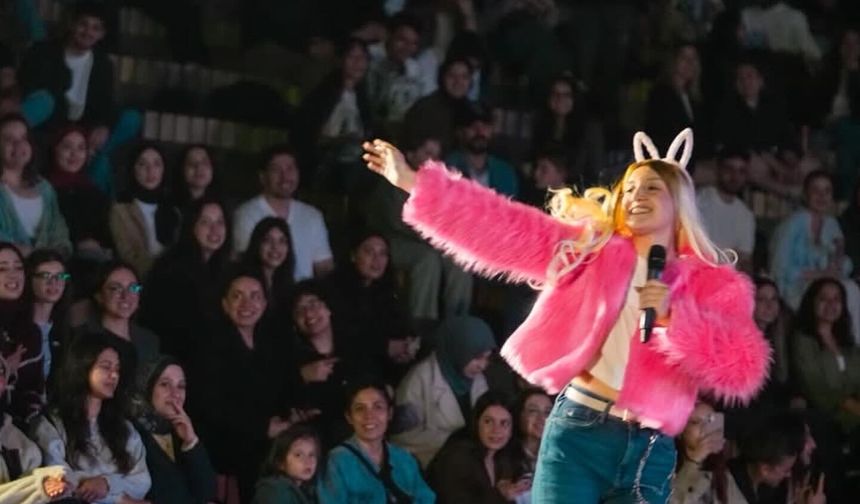 ‘ÜNLÜ SHOW’ İLÇE TURNESİNE ÇIKIYOR