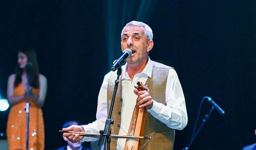 BÜYÜKŞEHİR HALK OYUNLARI EKİBİ AZERBAYCAN’DA GÖZ DOLDURDU