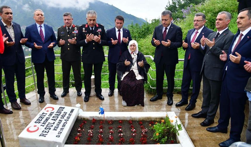 TRABZON’DA 15 TEMMUZ ŞEHİTLERİ UNUTULMADI