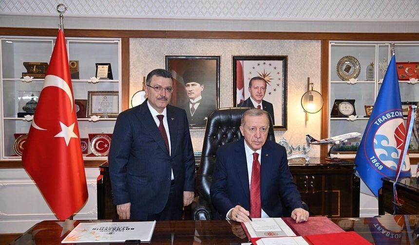 AK Parti'nin kuruluş yıl dönümünü kutlayan Başkan Genç:  "25 YILDIR MİLLETİMİZLE YÜRÜYORUZ"